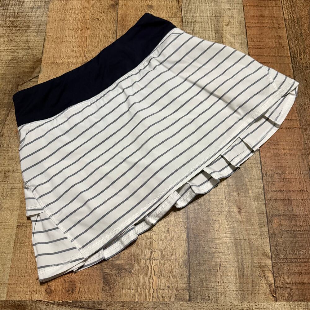 Lululemon Women's White Navy Stripe Pace Setter Skort Skirt Sz 2 Run Athletic